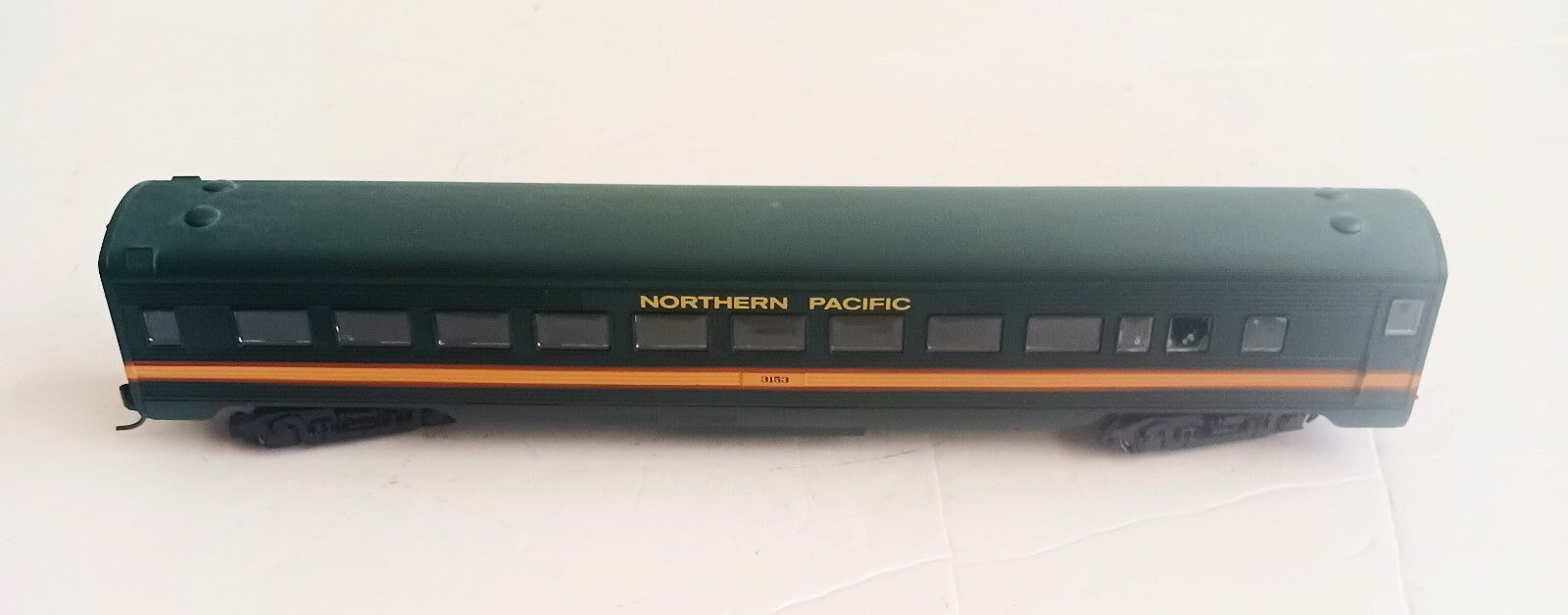 ATHEARN HO SCALE # 1816 SL COACH CAR NORTHERN PACIFIC