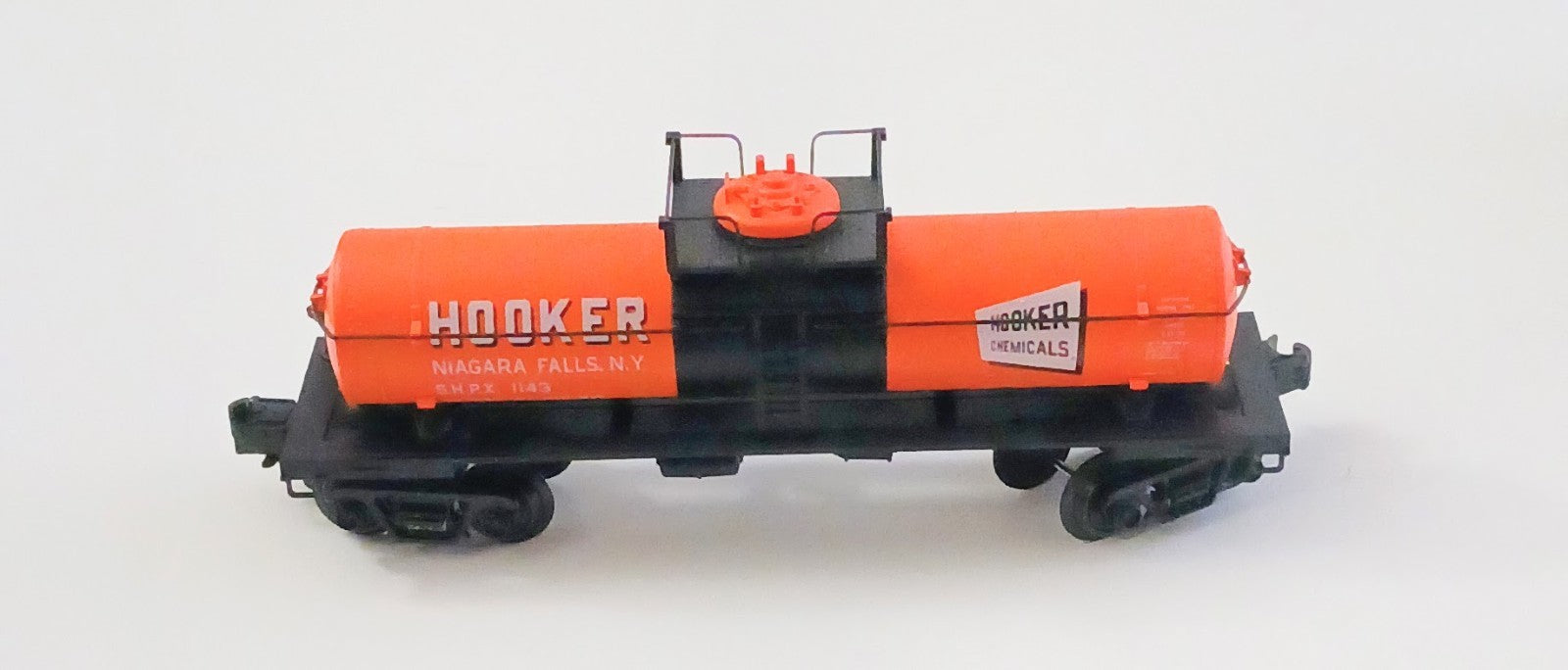 ATLAS INDUSTRIAL RAIL O/O27 GAUGE HOOKER ROAD TANK CAR # 1005002-2