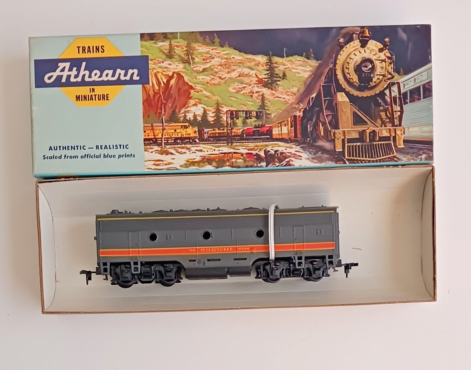 ATHEARN HO SCALE THE MILWAUKEE ROAD F7A DUMMY DIESEL LOCOMOTIVE # 3017