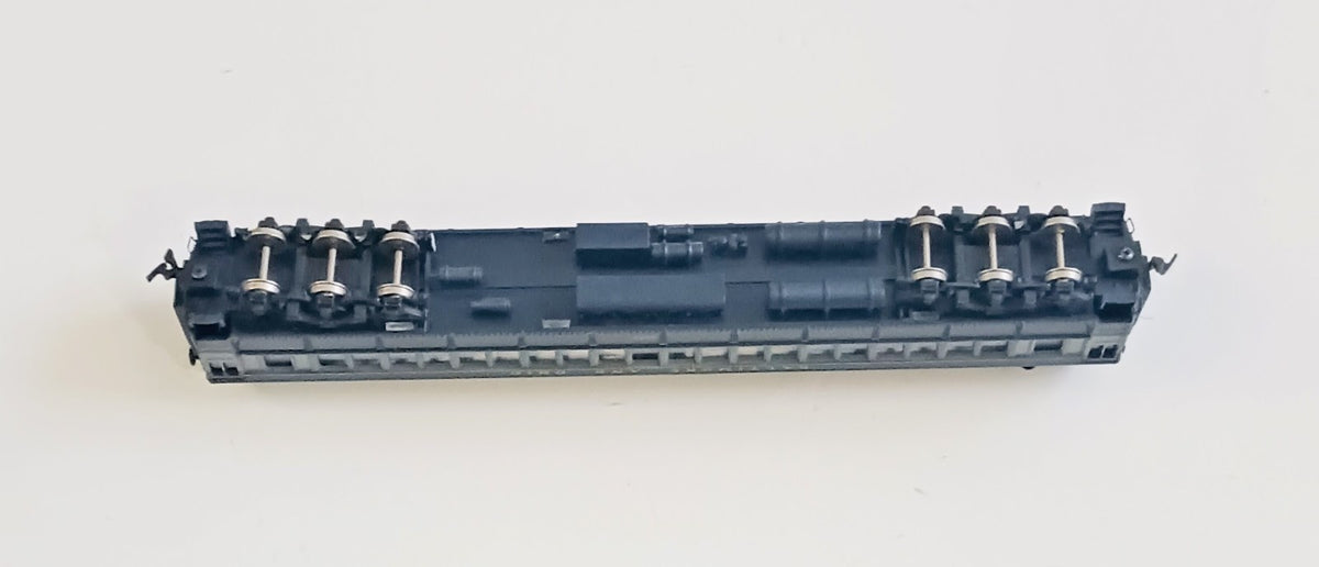 BACHMANN HO SCALE HEAVY WEIGTH BALTIMORE AND OHIO # 5482 COACH CAR