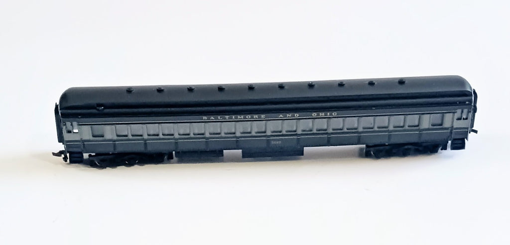 BACHMANN HO SCALE HEAVY WEIGTH BALTIMORE AND OHIO # 5482 COACH CAR
