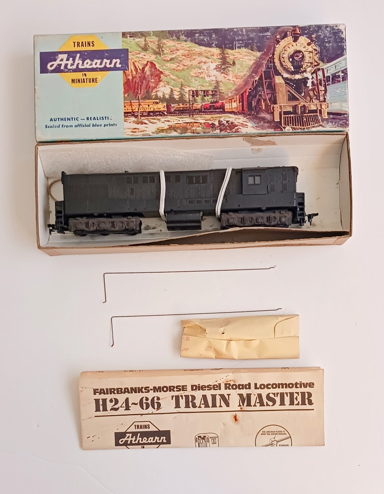 ATHEARN HO SCALE FAIRBANKS-MORSE UNDECORATED DUMMY DIESEL LOCOMOTIVE