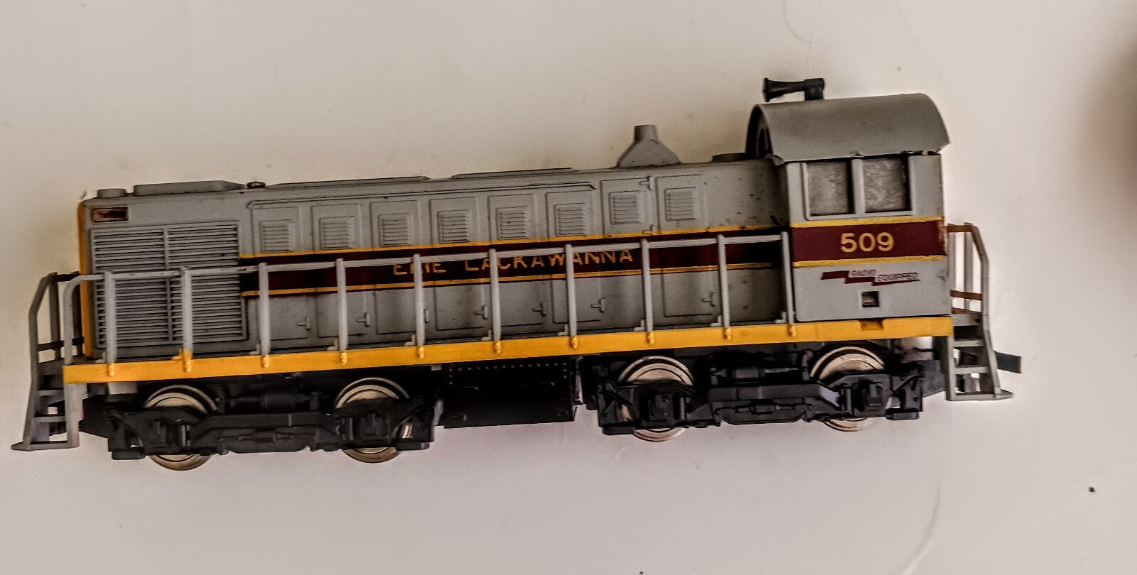 AHM HO SCALE ERIE LACKAWANNA 509 DIESEL LOCOMOTIVE