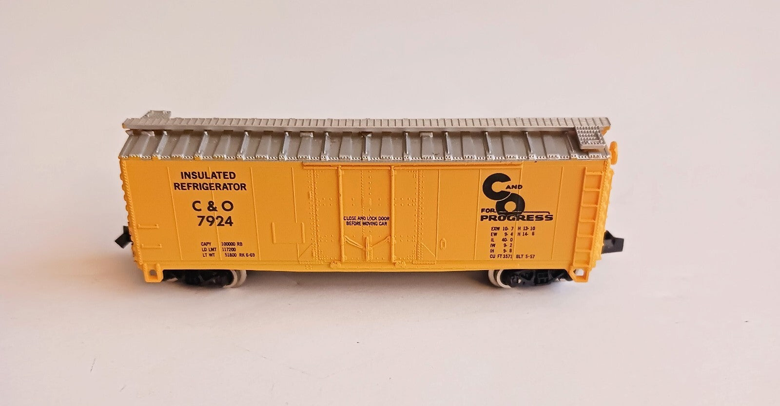 ATLAS N SCALE CHESAPEAKE & OHIO 7924 BOX CAR