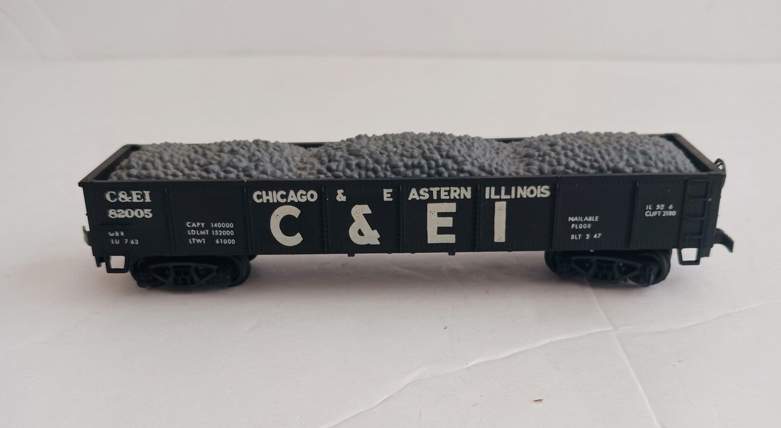 AHM HO SCALE CHICAGO & EASTERN ILLINOIS 82005 GONDOLA WITH COAL LOAD