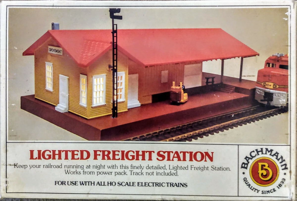 BACHMANN HO SCALE LIGHTED FREIGHT STATION