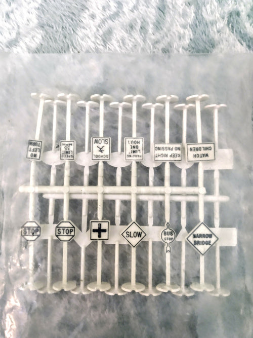 24 HO SCALE MODEL RAILROAD TRAIN SIGNS POLES