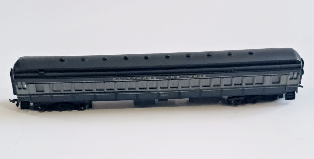 BACHMANN HO SCALE HEAVY WEIGTH BALTIMORE AND OHIO # 5482 COACH CAR