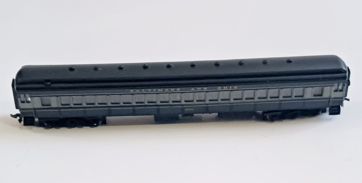 BACHMANN HO SCALE HEAVY WEIGTH BALTIMORE AND OHIO # 5482 COACH CAR
