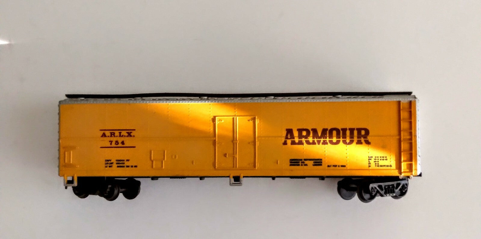 AHM HO SCALE A.R.L.X. 754 ARMOUR BOX CAR