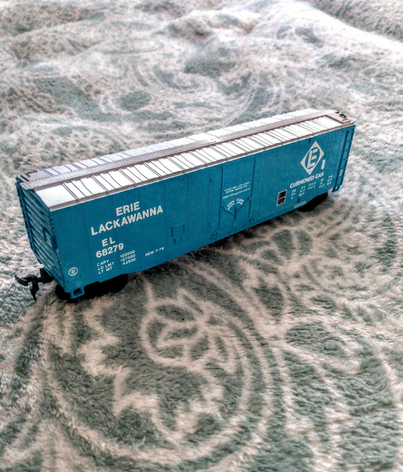 BACHMANN ERIE LACKAWANNA HO SCALE FREIGHT TRAIN CAR