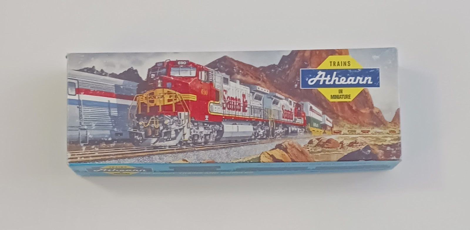 ATHEARN HO SCALE # 2444MILWAUKEE ROAD STD COACH CAR