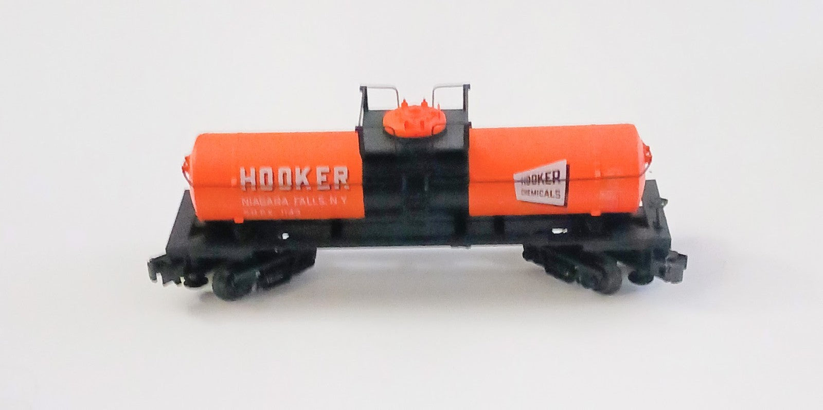 ATLAS INDUSTRIAL RAIL O/O27 GAUGE HOOKER ROAD TANK CAR # 1005002-2