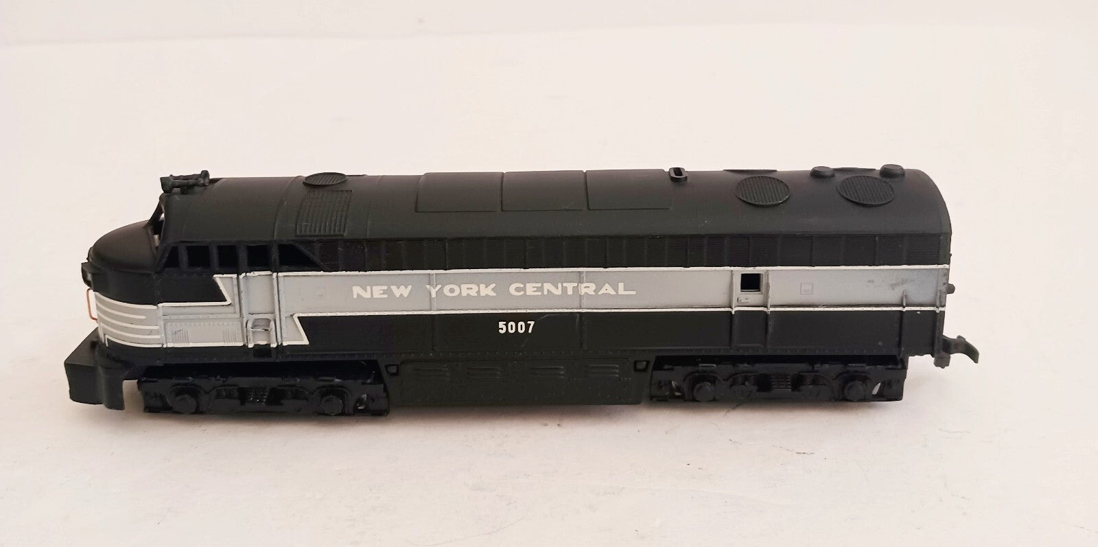 AHM TEMPO HO SCALE NEW YORK CENTRAL # 5007 DUMMY DIESEL LOCOMOTIVE