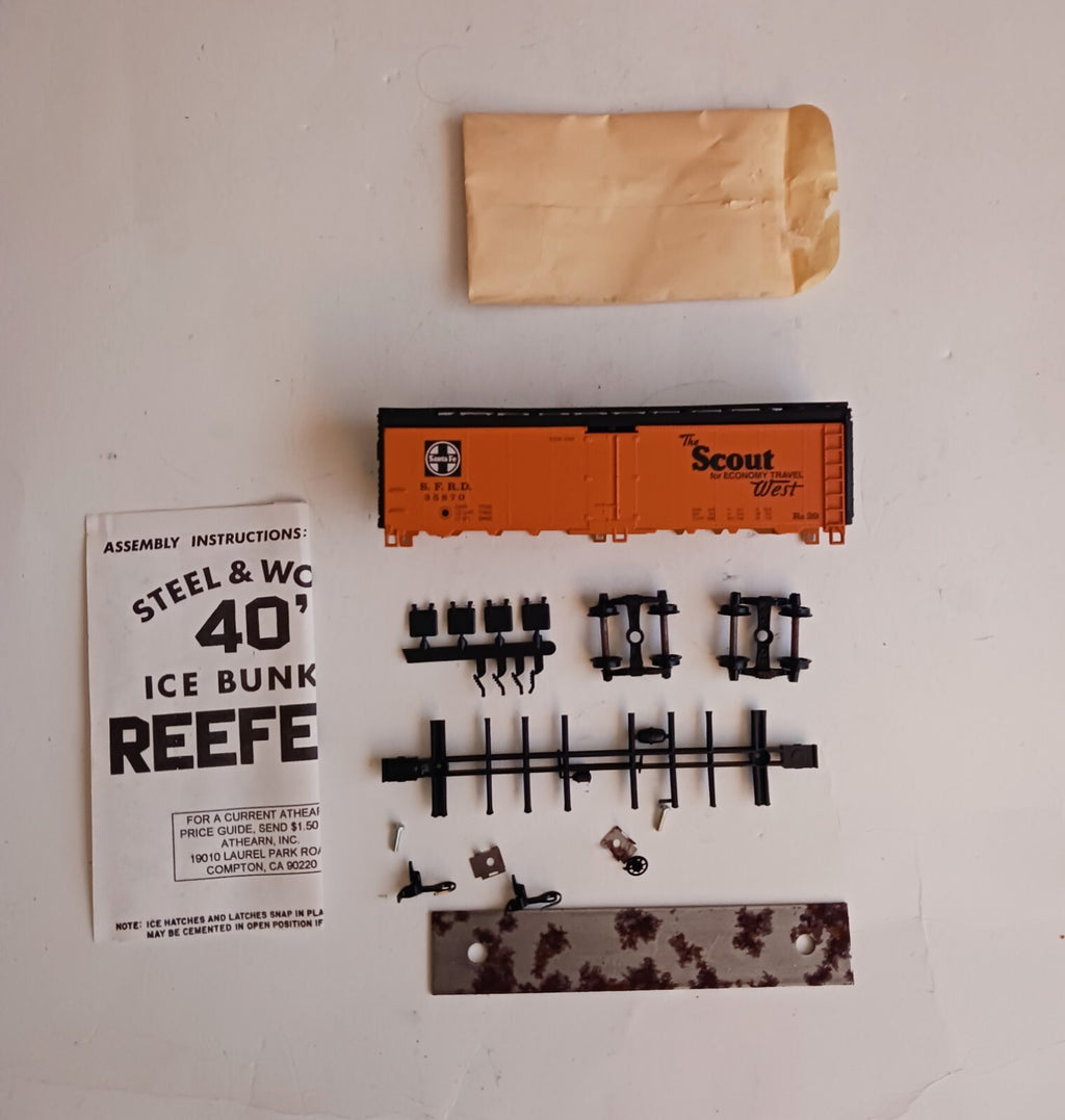 ATHEARN HO SCALE 5021 40 FT REEFER ATSF SCOUT CAR
