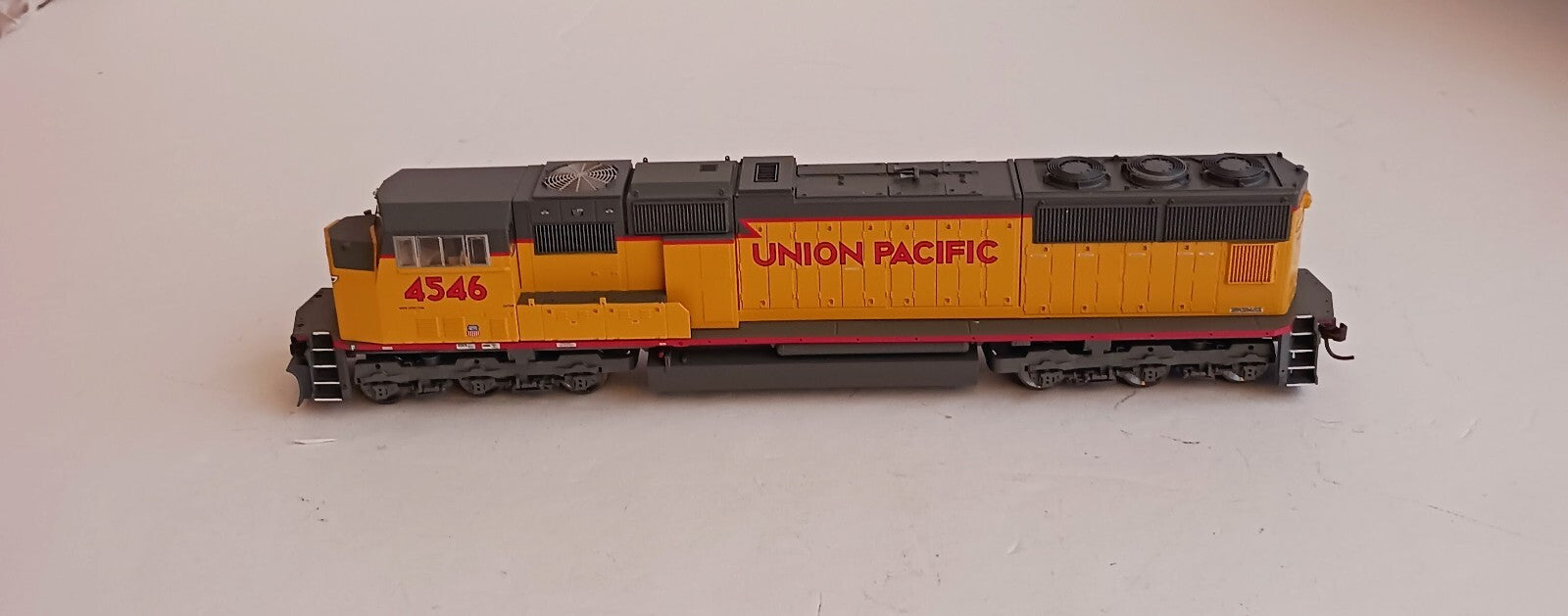 ATHEARN GENESIS HO SCALE UNION PACIFIC SD-70M DIESEL LOCOMOTIVE # 4546