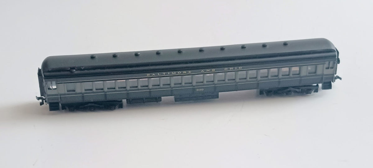BACHMANN HO SCALE HEAVY WEIGTH BALTIMORE AND OHIO # 5480 COACH CAR