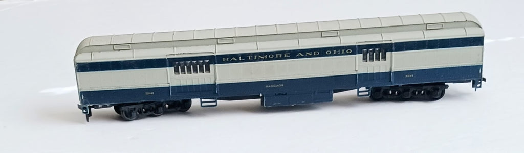 ATHEARN HO SCALE BALTIMORE AND OHIOBAGGAGE CAR # 3241