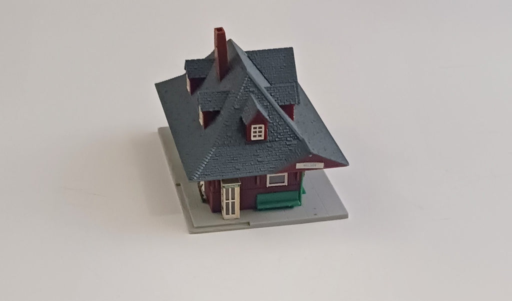 ATLAS HO SCALE HILLSIDE PASSENGER TRAIN STATION
