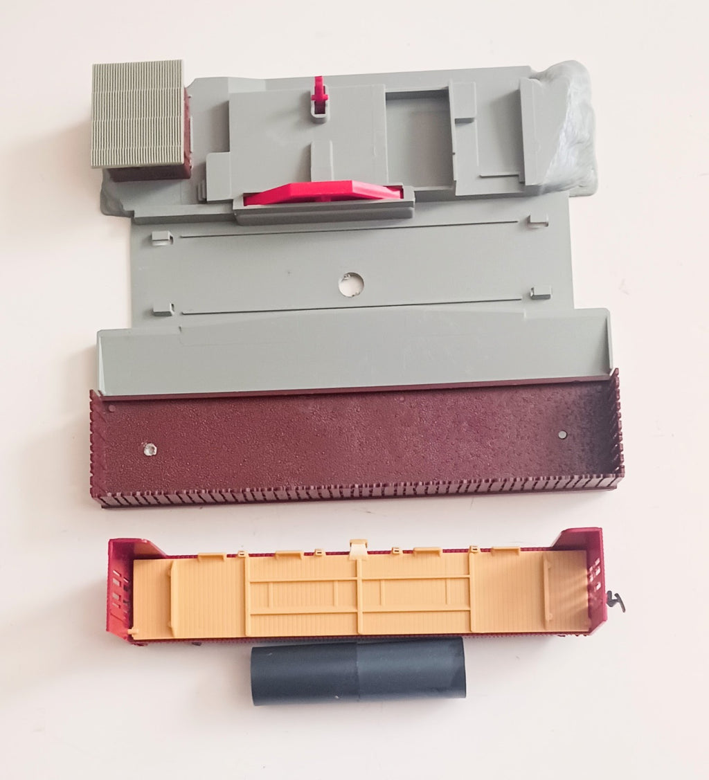 AHM HO SCALE OPERATING PIPE UNLOADER # 11016