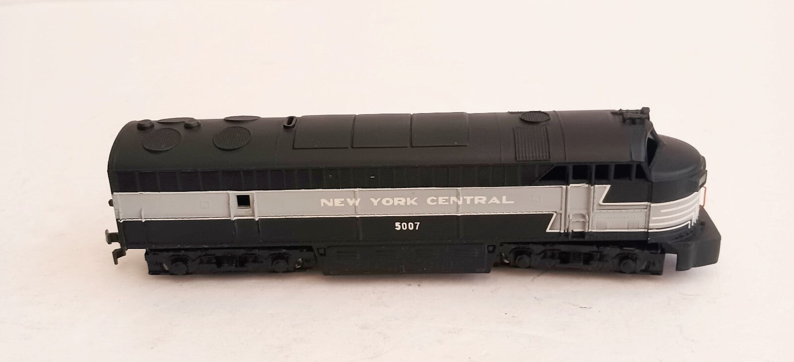 AHM TEMPO HO SCALE NEW YORK CENTRAL # 5007 DUMMY DIESEL LOCOMOTIVE