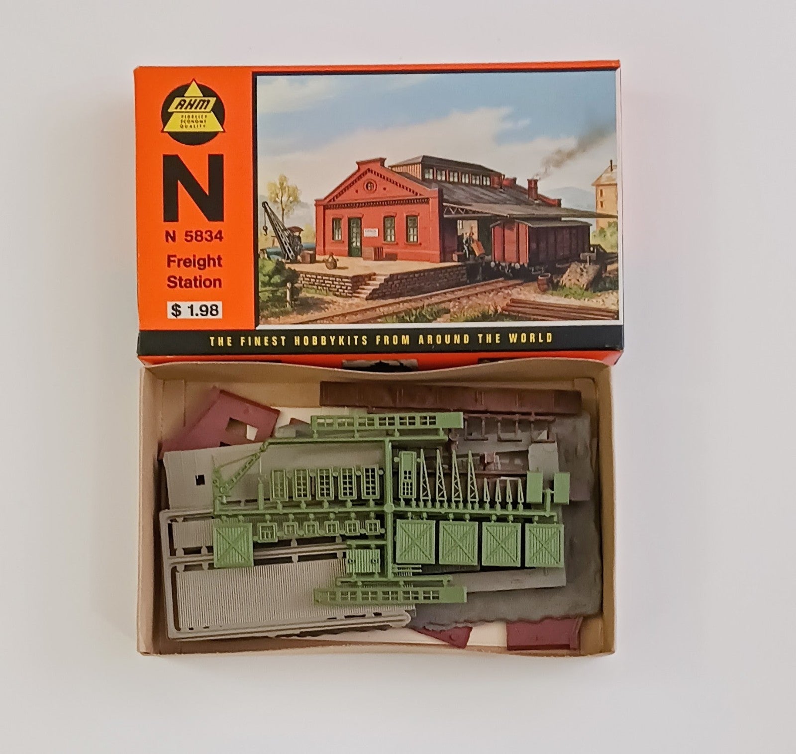 AHM N SCALE # 5834 FREIGHT STATION