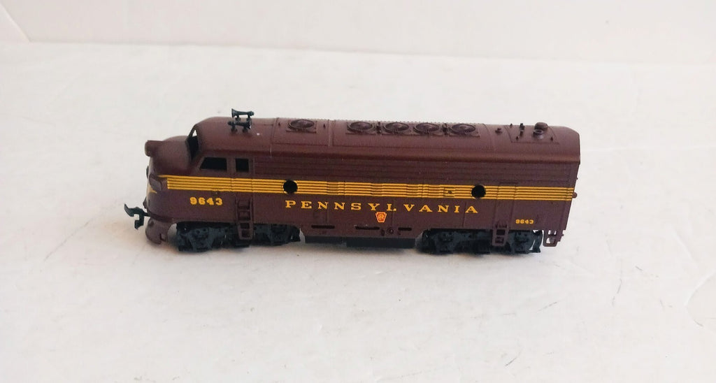 ATHEARN? HO SCALE 9643 PENNSYLVANIA UN-POWERED LOCOMOTIVE