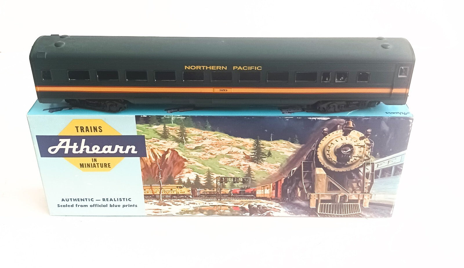 ATHEARN HO SCALE # 1816 SL COACH CAR NORTHERN PACIFIC