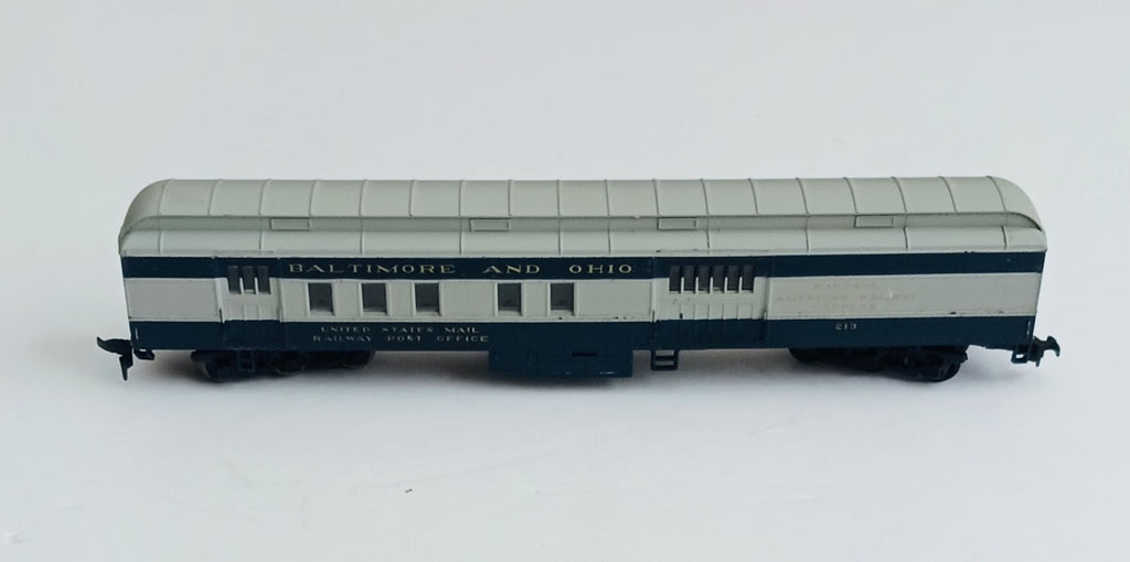 ATHEARN HO SCALE BALTIMORE AND OHIO 213 COMBINE CAR