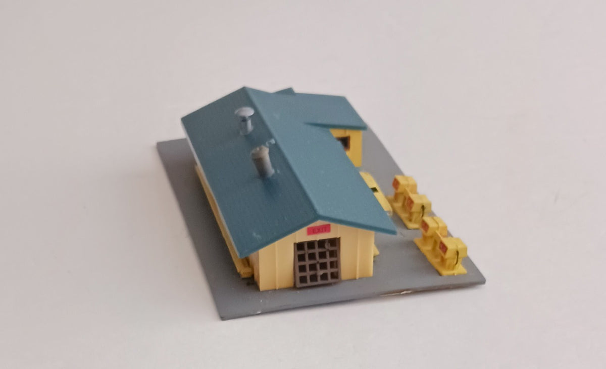 BACHMANN N SCALE # 7405 JIFFY CAR WASH BUILDING