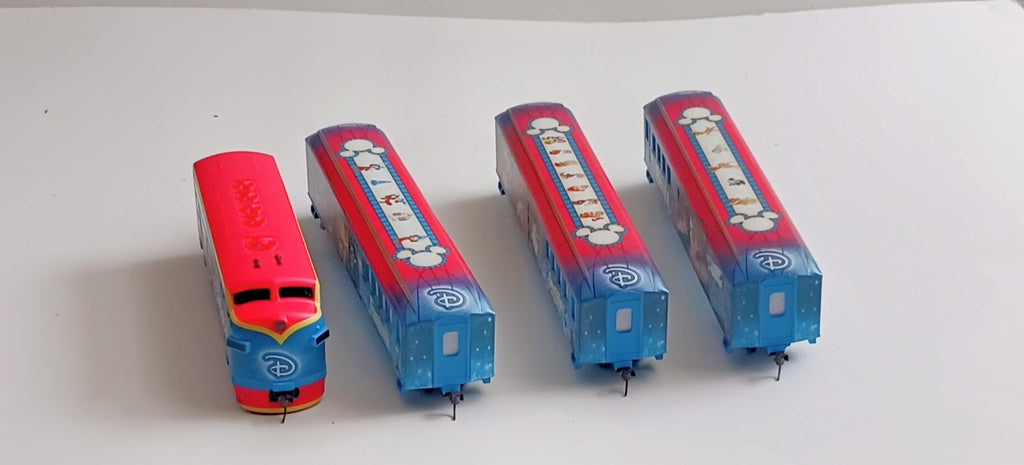 BACHMANN HO SCALE HAWTHORNE VILLAGE DISNEY DIESEL ENGINE WITH CARS