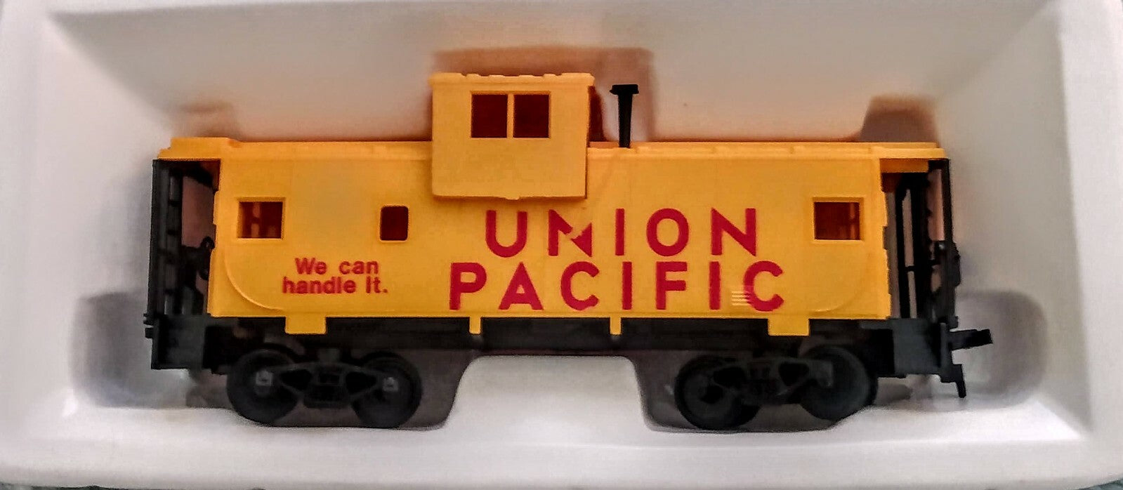 AHM HO SCALE UNION PACIFIC TRAIN CAR