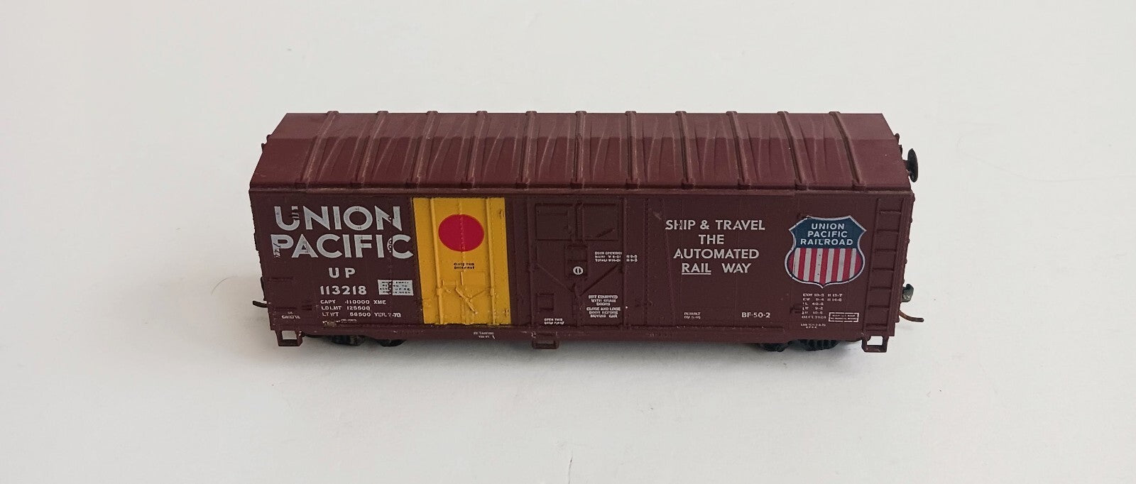ATHEARN HO SCALE UNION PACIFIC 113218 BOX CAR
