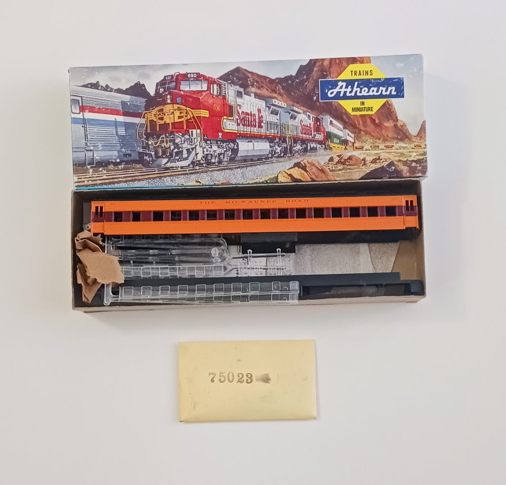 ATHEARN HO SCALE # 2444MILWAUKEE ROAD STD COACH CAR