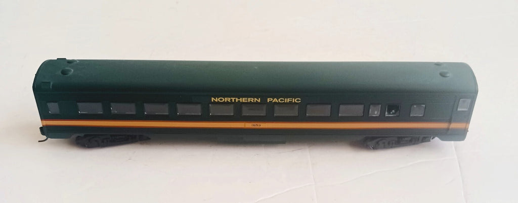 ATHEARN HO SCALE # 1816 SL COACH CAR NORTHERN PACIFIC