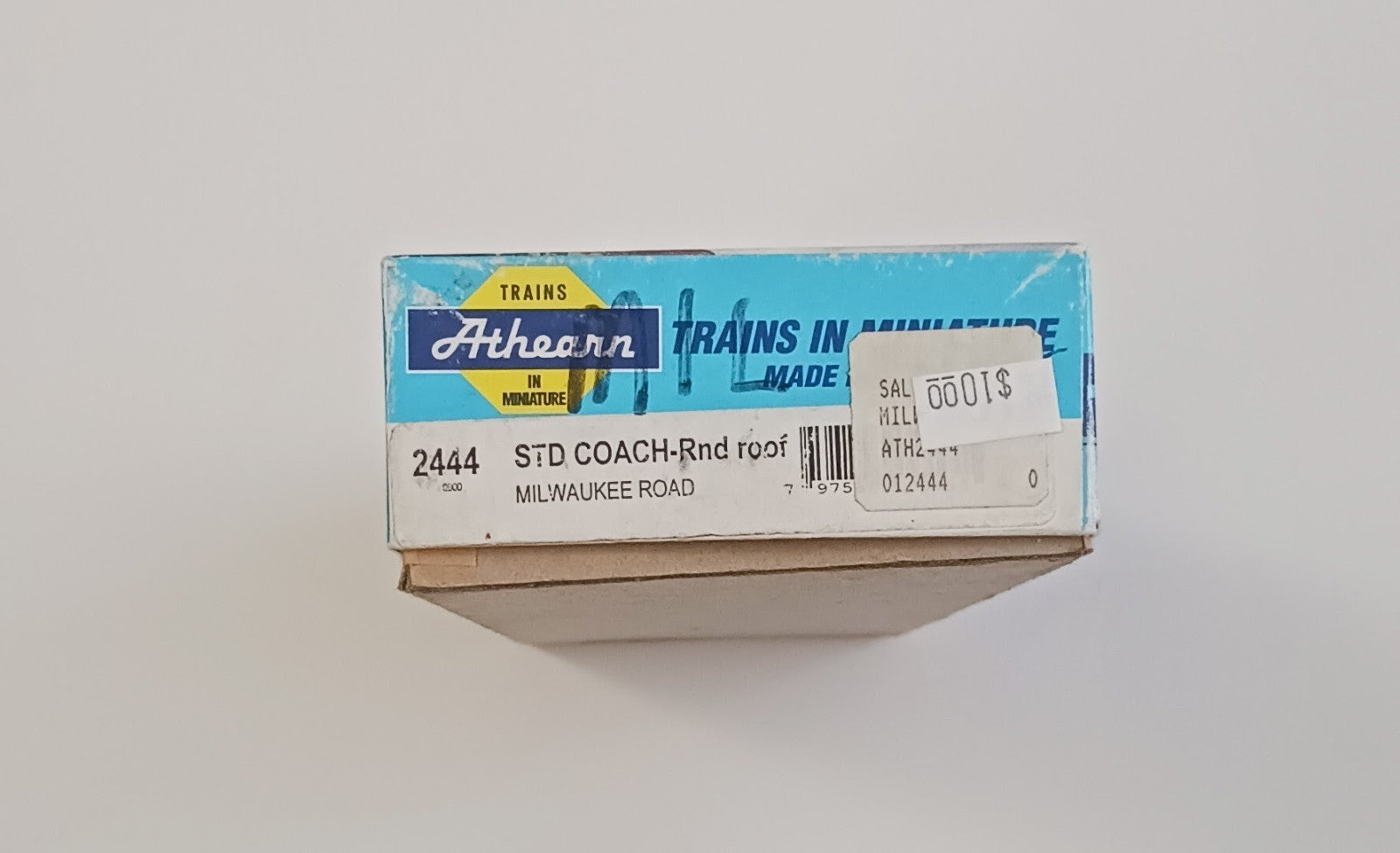 ATHEARN HO SCALE # 2444MILWAUKEE ROAD STD COACH CAR