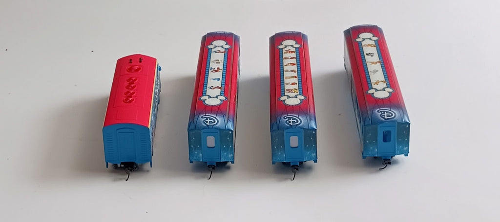 BACHMANN HO SCALE HAWTHORNE VILLAGE DISNEY DIESEL ENGINE WITH CARS