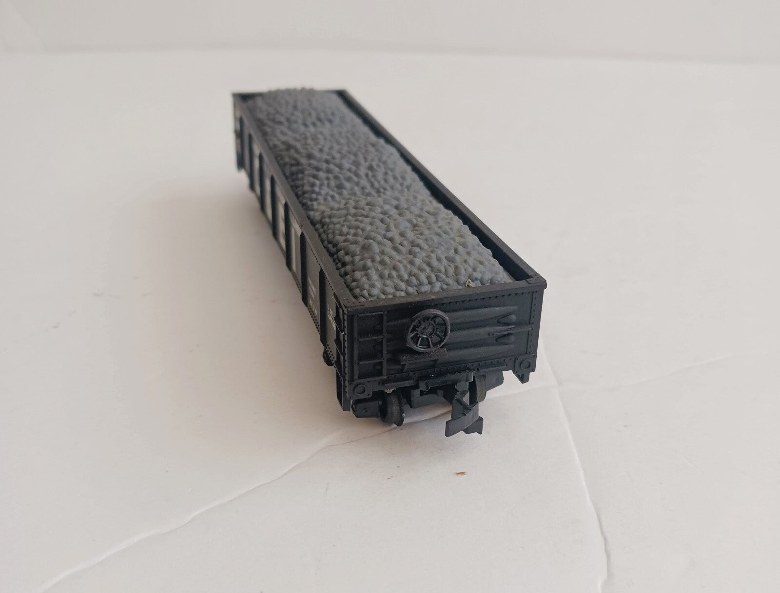 AHM HO SCALE CHICAGO & EASTERN ILLINOIS 82005 GONDOLA WITH COAL LOAD