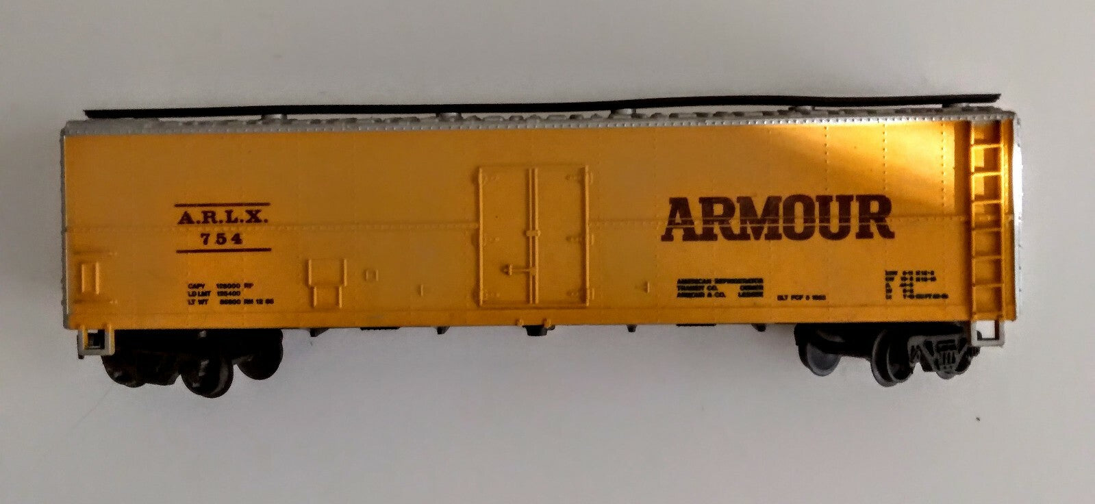 AHM HO SCALE A.R.L.X. 754 ARMOUR BOX CAR