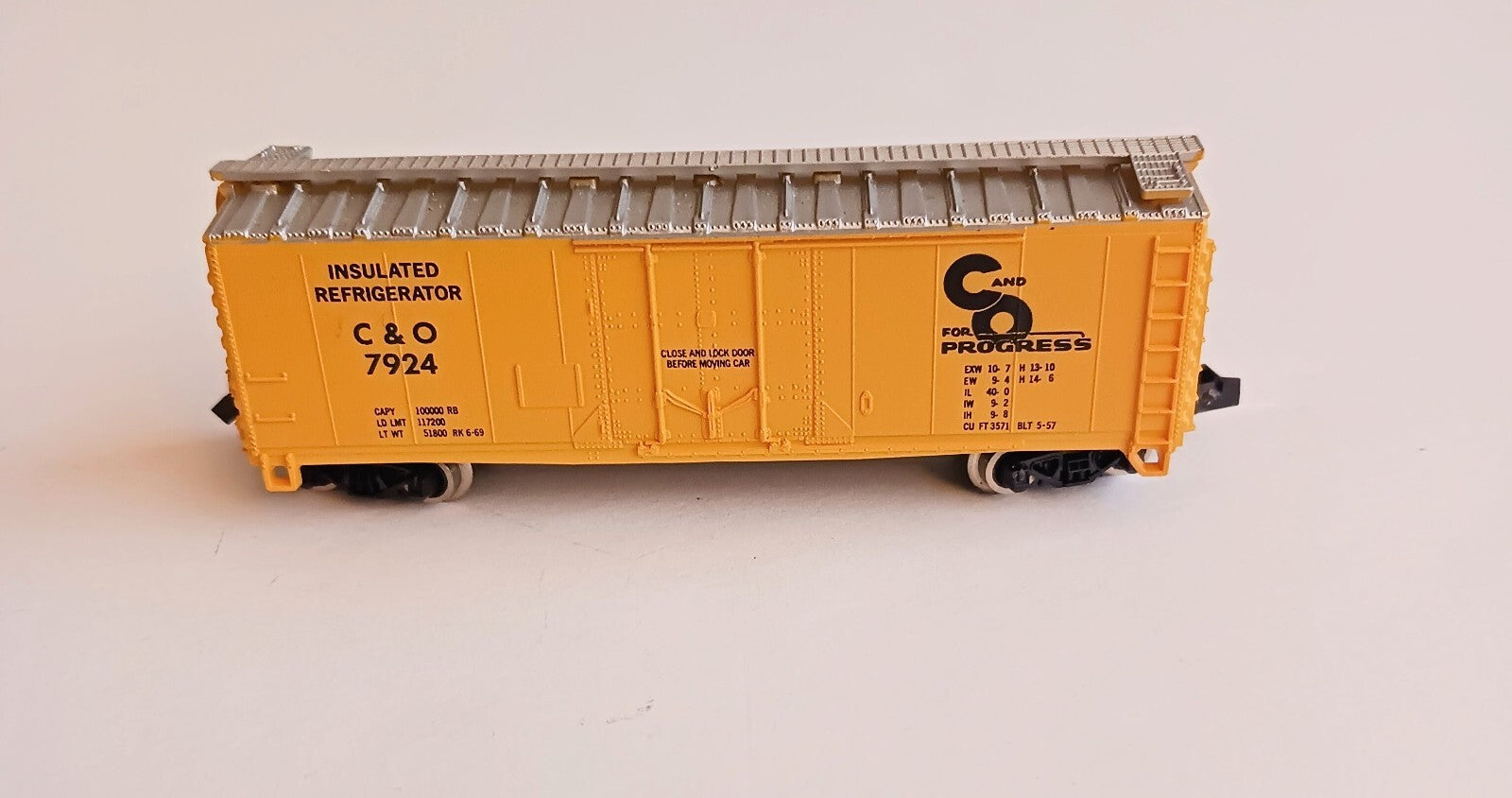 ATLAS N SCALE CHESAPEAKE & OHIO 7924 BOX CAR