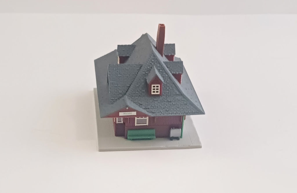 ATLAS HO SCALE HILLSIDE PASSENGER TRAIN STATION